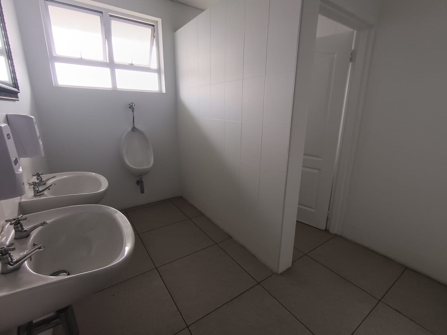 To Let Commercial Property for Rent in Lorraine Eastern Cape